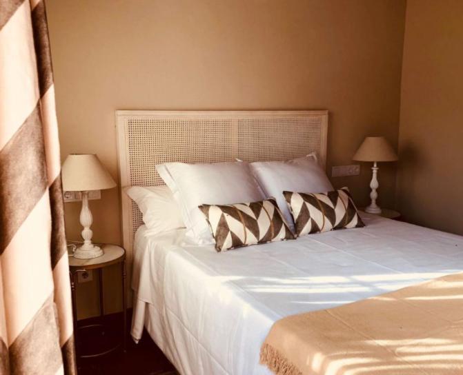 Hotel Rural Las Tejuelas Valdecaballeros ภายนอก รูปภาพ