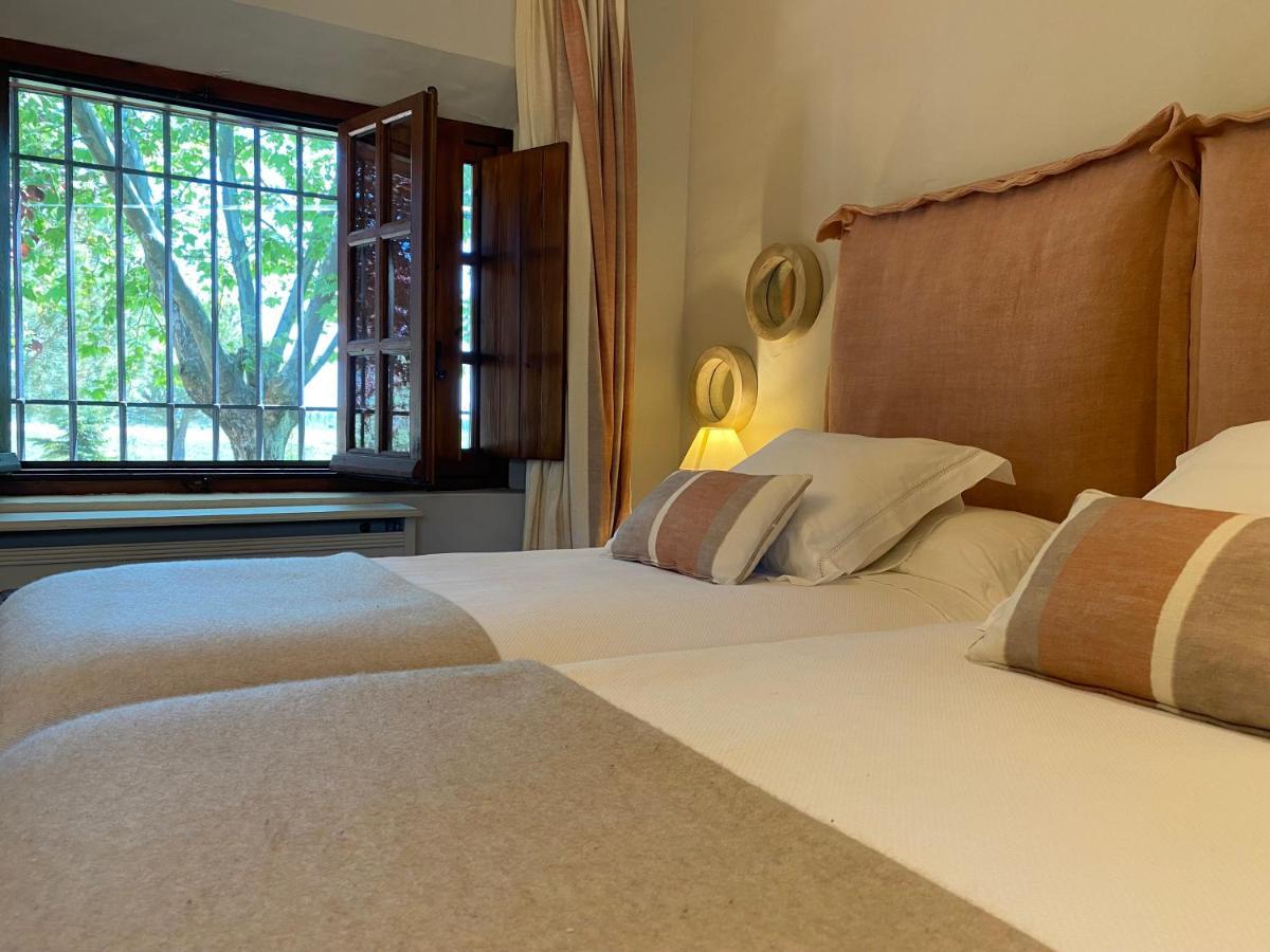 Hotel Rural Las Tejuelas Valdecaballeros ภายนอก รูปภาพ