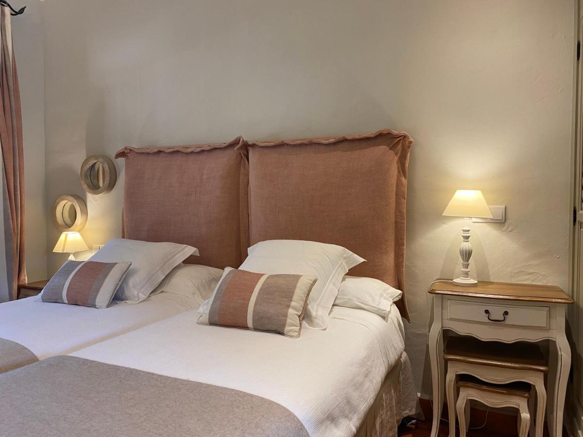 Hotel Rural Las Tejuelas Valdecaballeros ภายนอก รูปภาพ