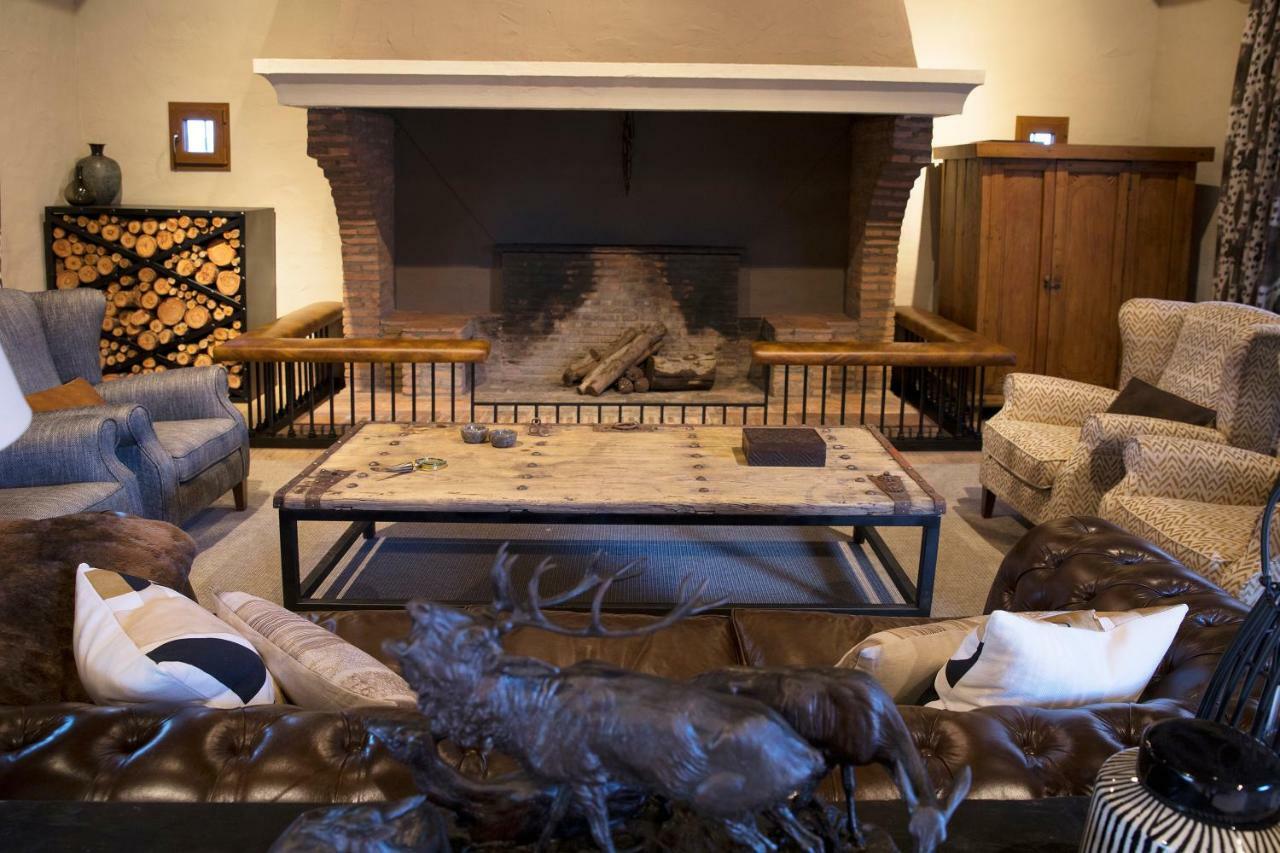 Hotel Rural Las Tejuelas Valdecaballeros ภายนอก รูปภาพ