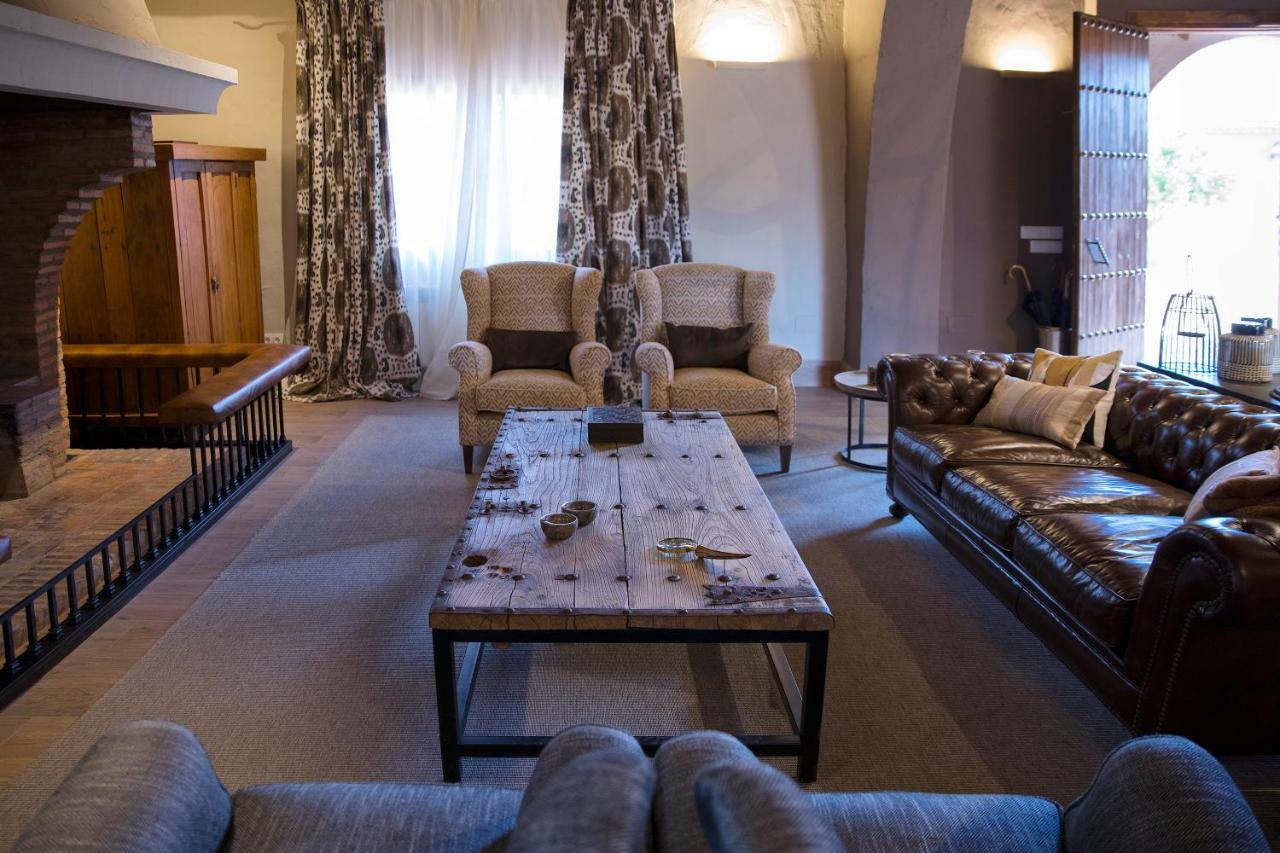 Hotel Rural Las Tejuelas Valdecaballeros ภายนอก รูปภาพ