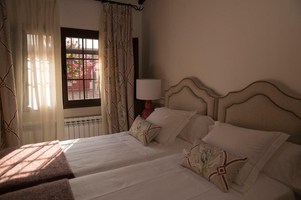 Hotel Rural Las Tejuelas Valdecaballeros ภายนอก รูปภาพ