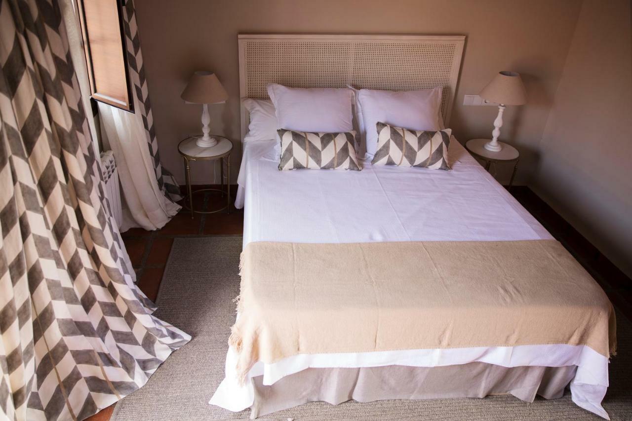 Hotel Rural Las Tejuelas Valdecaballeros ภายนอก รูปภาพ