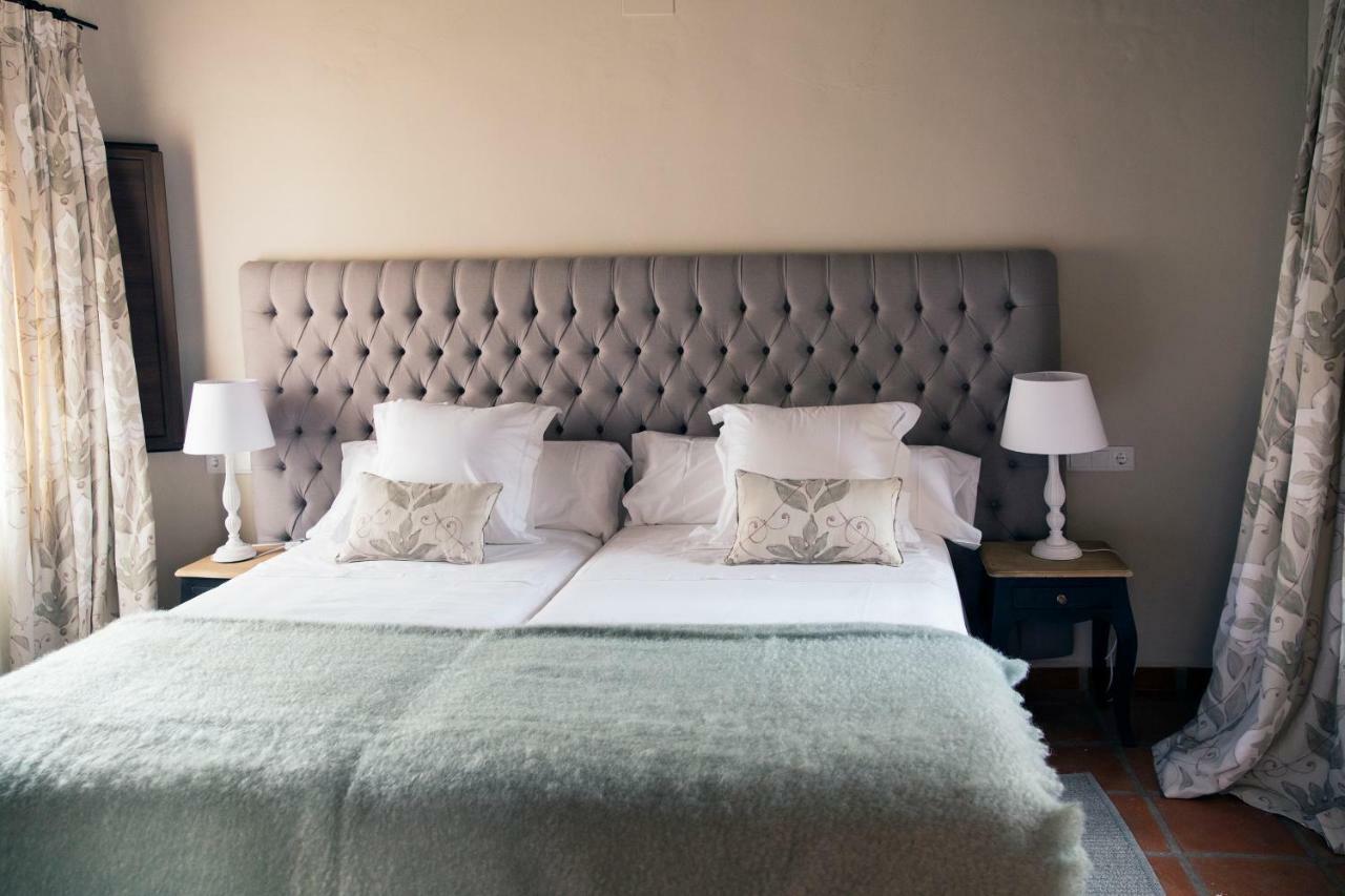 Hotel Rural Las Tejuelas Valdecaballeros ภายนอก รูปภาพ