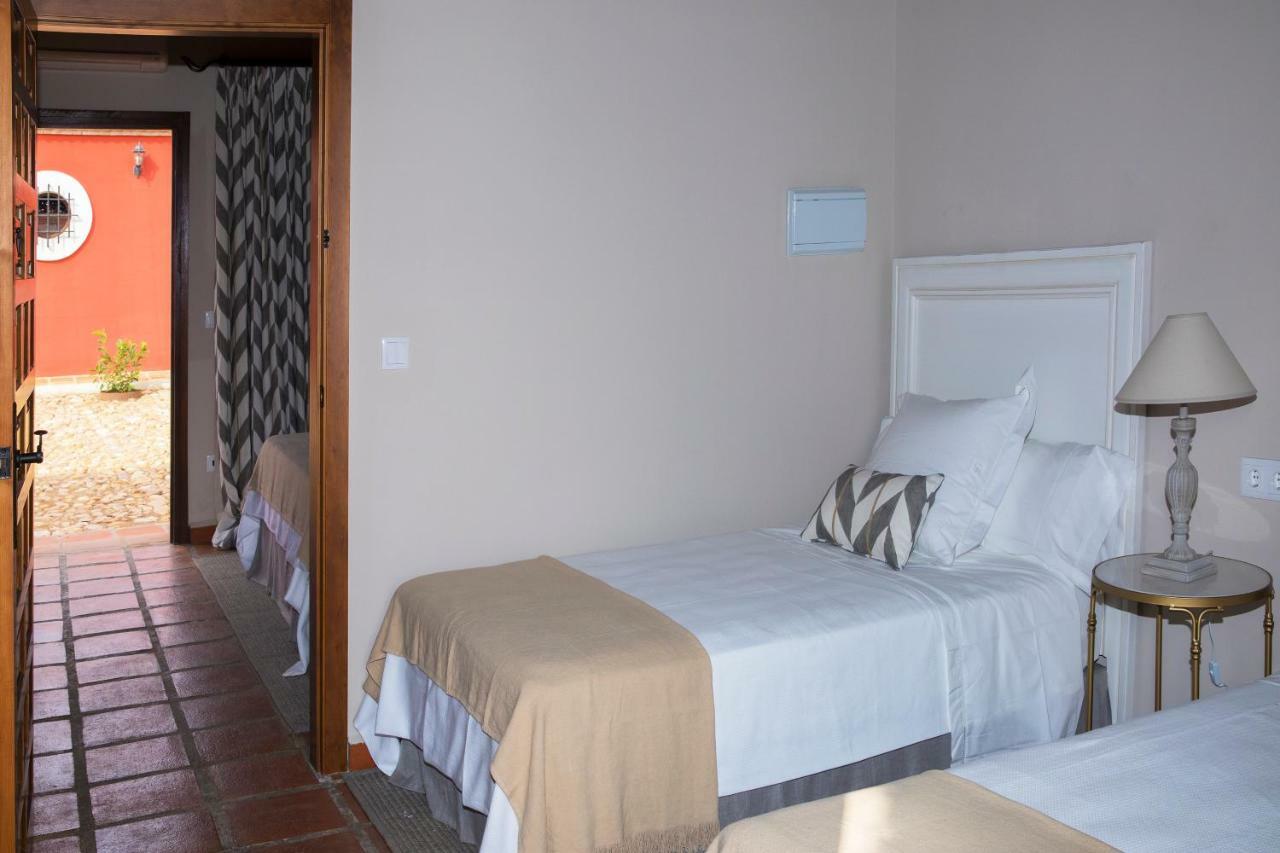 Hotel Rural Las Tejuelas Valdecaballeros ภายนอก รูปภาพ