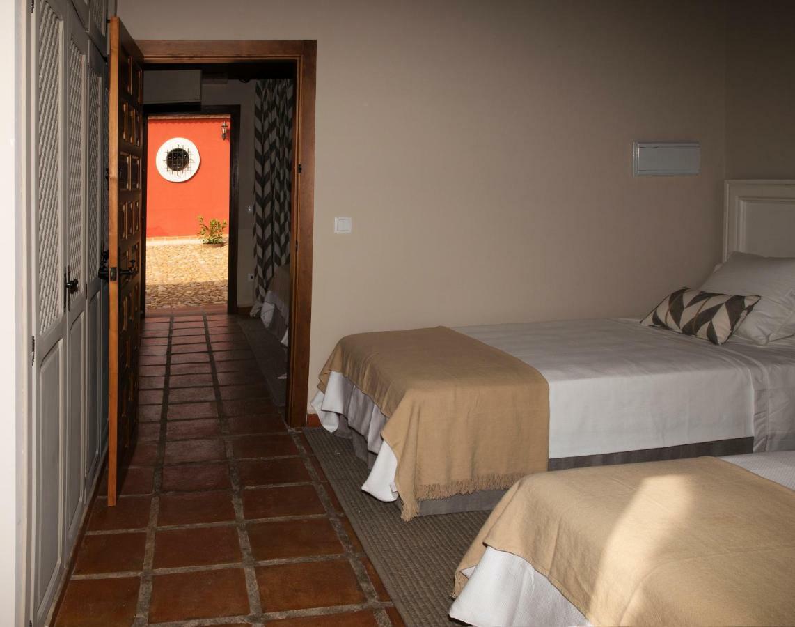 Hotel Rural Las Tejuelas Valdecaballeros ภายนอก รูปภาพ