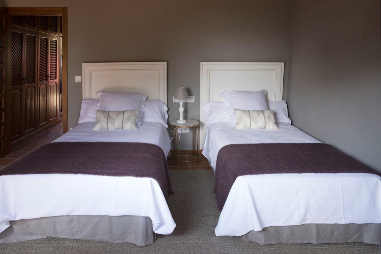 Hotel Rural Las Tejuelas Valdecaballeros ภายนอก รูปภาพ