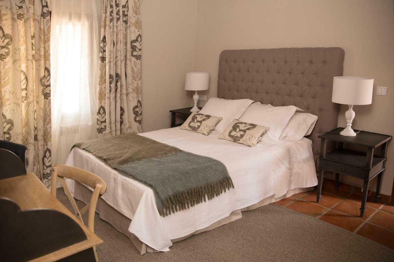 Hotel Rural Las Tejuelas Valdecaballeros ภายนอก รูปภาพ